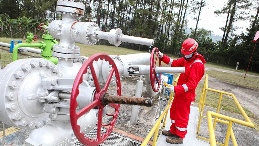 Sumur bor produksi KMJ 56 yang dioperasikan PT Pertamina Geothermal Energy di Garut, Rabu (17/5/2023). (Bloomberg Technoz/ Andrean Kristianto)