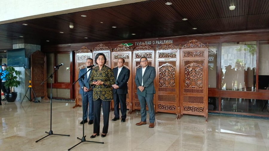 Menteri Keuangan Sri Mulyani memberikan keterangan pers usai Sidang Paripurna di DPR (Yunia Rusmalina/Bloomberg Technoz)