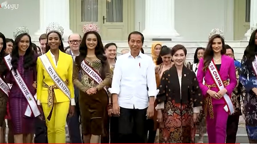Presiden Jokowi dan para finalis Puteri Indonesia 2023 (YouTube Sekretariat Presiden)