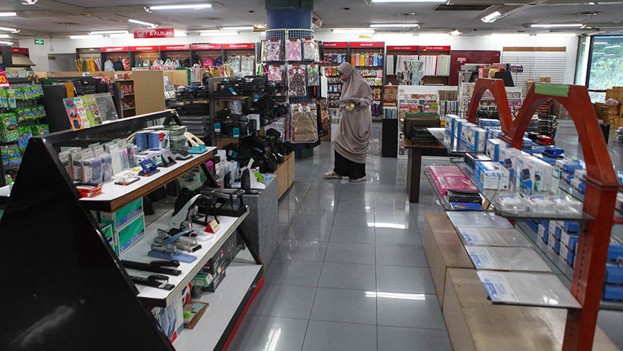 Pendiri toko buku ini adalah Tjio Wie Tay atau juga dikenal dengan Haji Masagung. (Bloomberg Technoz/ Andrean Kristianto)
