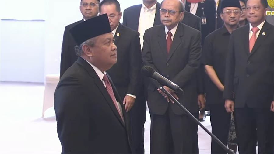 Pengucapan sumpah Jabatan Perry Warjiyo sebagai Gubernur Bank Indonesia Periode 2023-2028. (Tangkapan Layar Youtube Mahkamah Agung)