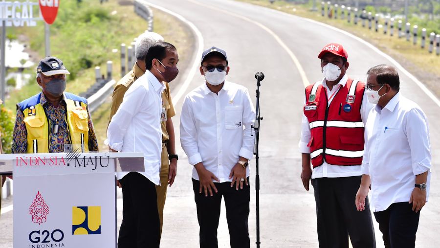 Presiden Jokowi meresmikan Jalan Lingkar Brebes-Tegal. (dok Setkab.go.id)