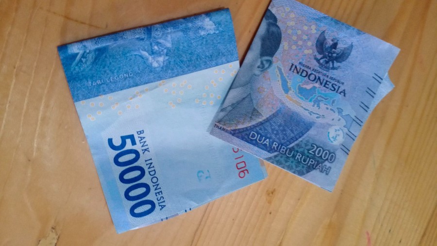 Uang pecahan Rp50 ribu dan Rp20.000 (Sumber: Twitter @andriekaryadi)