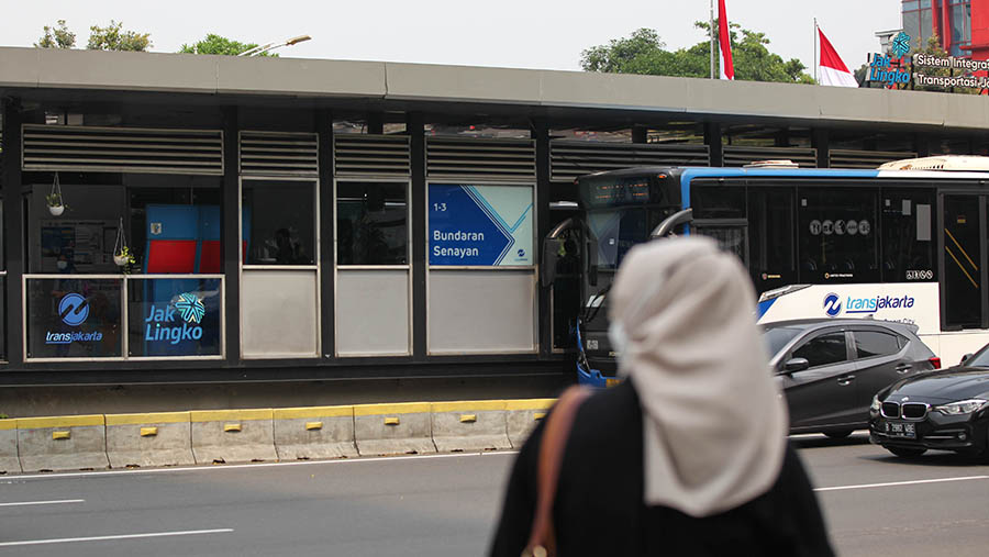 PT Transportasi Jakarta (TransJakarta) akan kembali merevitalisasi beberapa halte tahun ini. (Bloomberg Technoz/Andrean Kristianto)