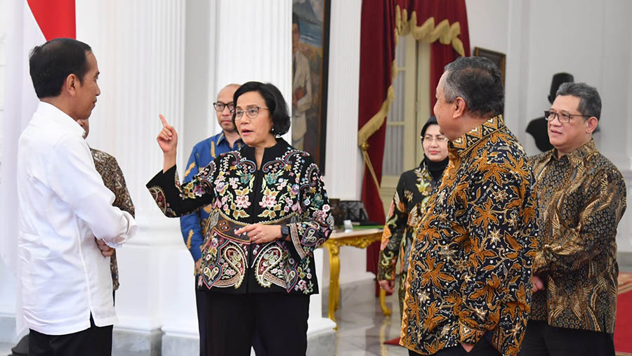 Panitia Seleksi Calon Dewan Komisioner OJK menyerahkan rekomendasi kepada Presiden Joko Widodo (Dok. Setpres RI)