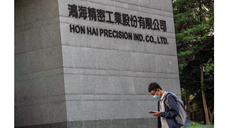 Papan nama Hon Hai Precision Industry Co. (dok Bloomberg)