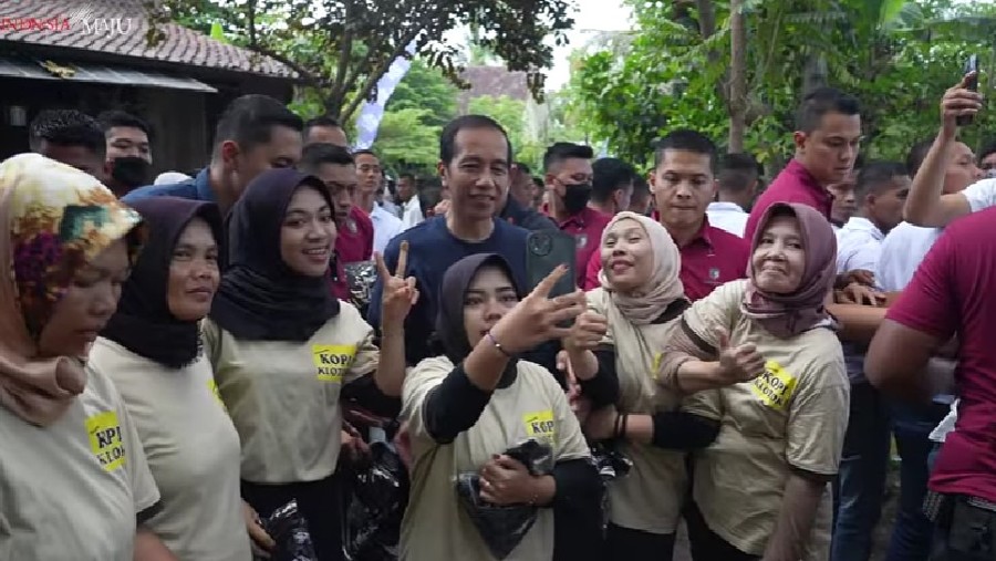 Presiden Jokowi di Warung Kopi Klotok, Sleman, DIY (YouTube Sekretariat Presiden)