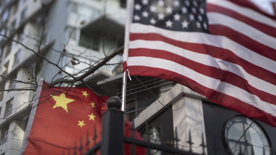 Bendera China dan Amerika Serikat (Sumber: Bloomberg)
