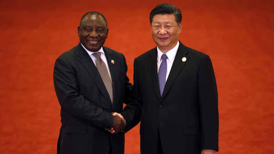 Presiden Afrika Selatan Cyril Ramaphosa dan Presiden China Xi Jinping. (Sumber: Bloomberg)