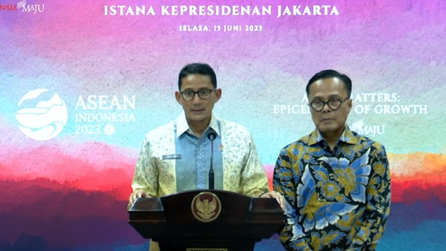 Menparkeraf Sandiaga Uno dan Dirut PT Aviasi Pariwisata Indonesia (Persero) atau Injourney Dony Oskaria (YouTube Sekretariat Presiden)