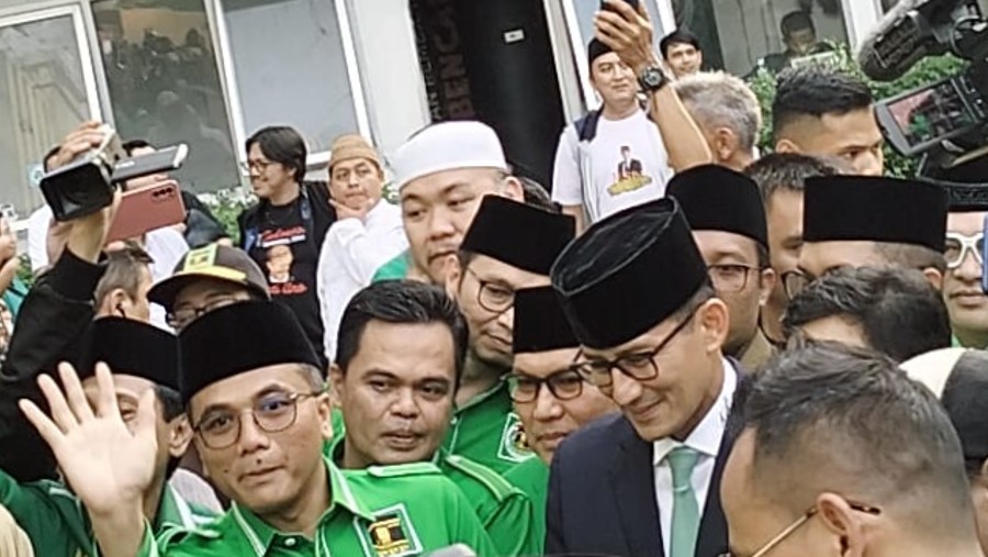 Sandiaga Uno saat mendatangi kantor DPP PPP, Rabu (14/6/2023) (Bloomberg Technoz/Sultan Ibnu Affan)