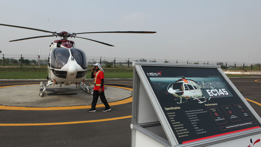 Pengunjung juga bisa melihat helikopter tercanggih dari pabrikan terkemuka seperti Bell, Airbus, dan Bolcow (Bloomberg Technoz/ Andrean Kristianto)