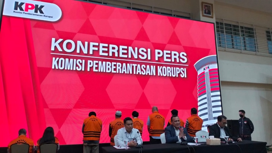 KPK memberi keterangan atas kasus dugaan korupsi pembayaran tunjangan kinerja (tukin) di Kementerian ESDM. (dok Sultan Ibnu/Bloomberg Technoz)