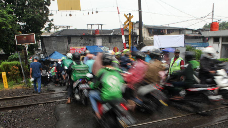 Penutupan dilakukan karena jalur ini kerap macet akibat jalan yang kecil. (Bloomberg Technoz/ Andrean Kristianto)