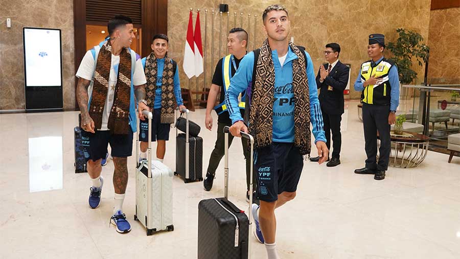 Pemain Timnas sepak bola Argentina tiba di Bandara Soekarno Hatta, Tangerang, Banten, Jumat (16/6/2023). (Dok. PSSI)
