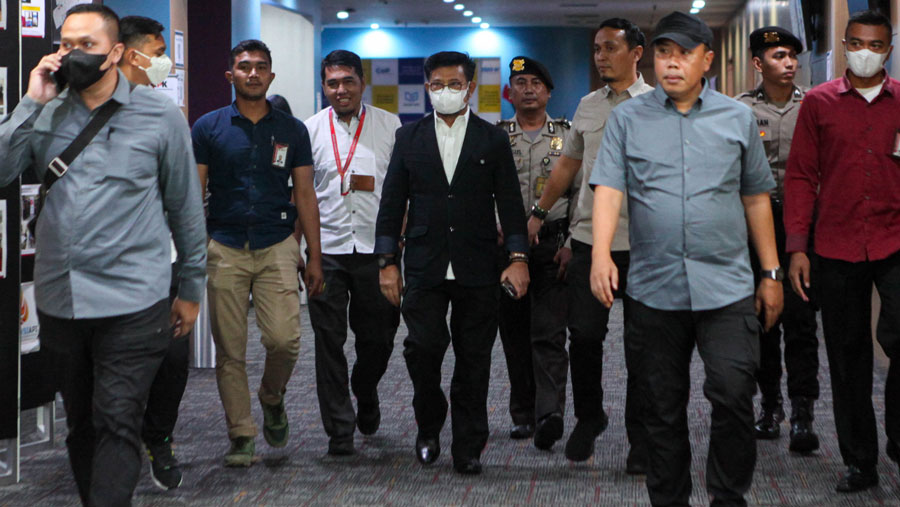 Mentan Syahrul Yasin Limpo usai dimintai keterangan olehn KPK di Gedung ACLC KPK, Jakarta, Senin (19/6/2023). (Bloomberg Technoz/ Andrean Kristianto)