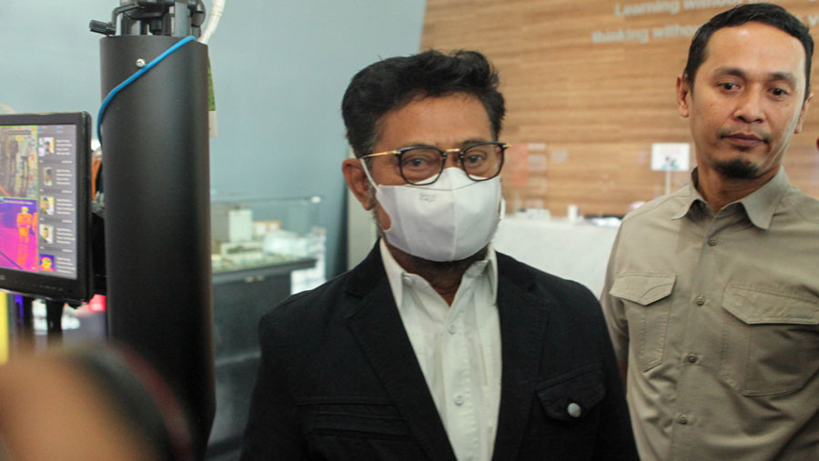 Mentan Syahrul Yasin Limpo usai dimintai keterangan olehn KPK di Gedung ACLC KPK, Jakarta,  Senin (19/6/2023). (Bloomberg Technoz/ Andrean Kristianto)