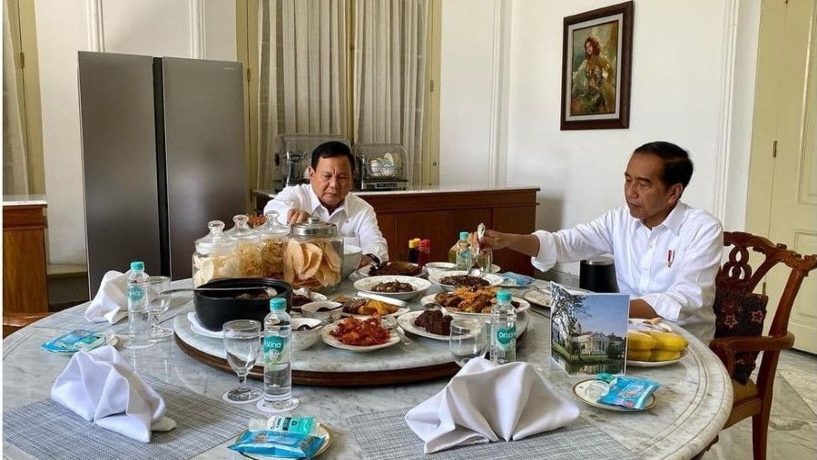 Presiden Jokowi makan siang bersama Prabowo Subianto. (Dok. IG Prabowo)