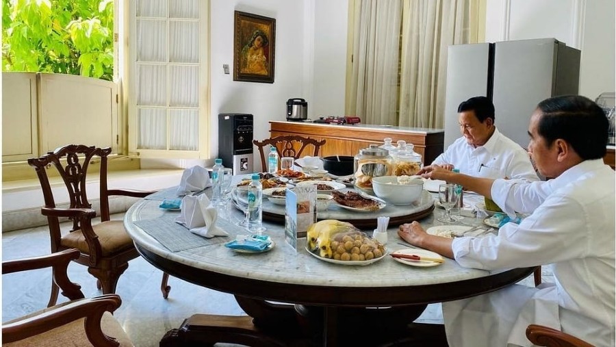 Presiden Jokowi makan siang bersama Prabowo Subianto. (Dok. IG Prabowo)