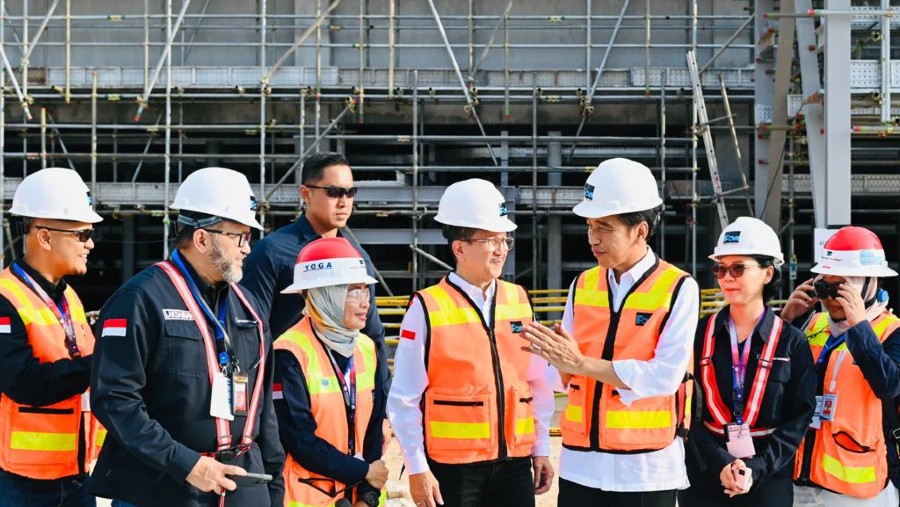 Acara groundbreaking PT Hailiang Nova Material Indonesia dihadiri langsung oleh Presiden Jokowi, Selasa (20/6) di KEK Gresik (Foto: Setpres)