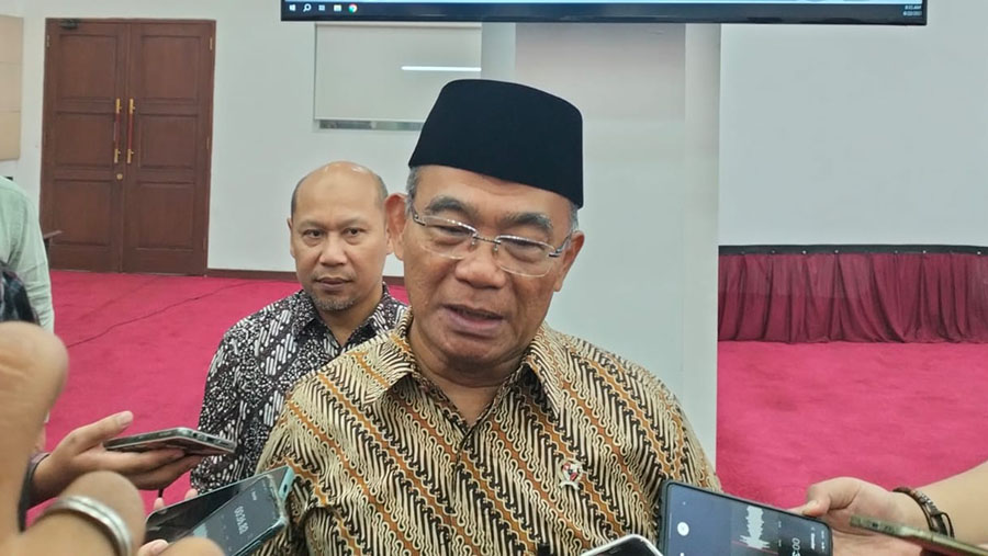 Menko PMK Muhadjir Effendy. (Bloomberg Technoz/ Sultan Ibnu Affan)