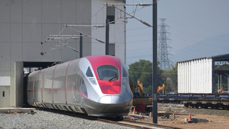 Kereta cepat KCIC, Jakarta-Bandung (KCJB) di depo Tegalluar, Jawa Barat, Kamis (22/6/2023). (Dimas Ardian/Bloomberg)