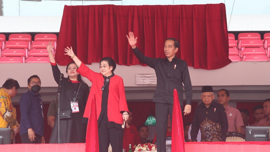 Megawati Soekarno Putri, Puan Maharani, Presiden Joko Widodo menghadiri Peringatan Puncak Bulan Bung Karno (BBK) PDIP di GBK (DOK. PDIP)
