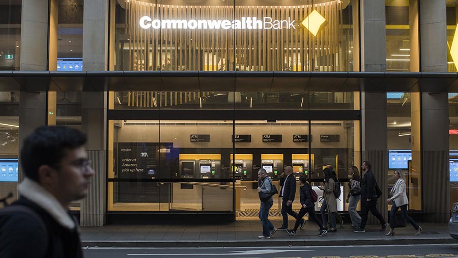 Cabang Commonwealth Bank of Australia (CBA) di Sydney, Australia, Jumat (58/2022). (Brent Lewin/Bloomberg)
