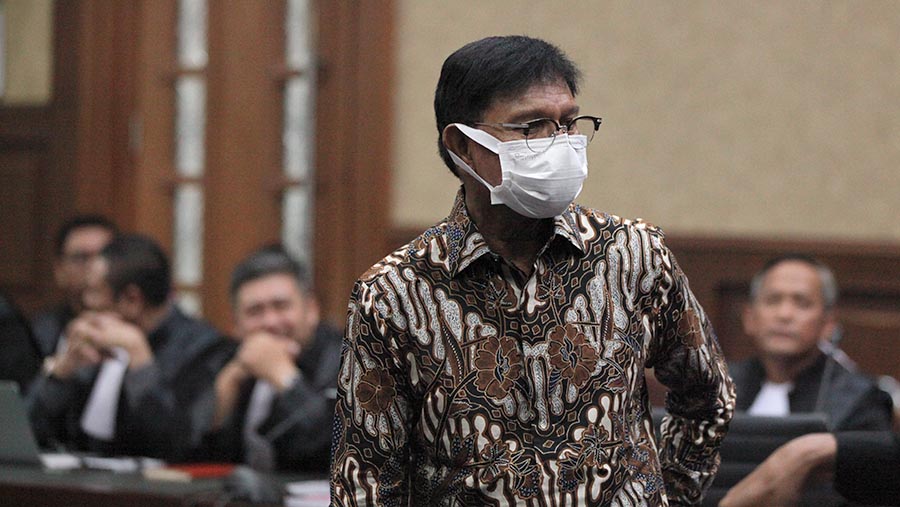 Mantan Menkominfo Johnny G Plate menjalani sidang perdana di Pengadilan Tipikor Jakarta, Selasa (27/6/2023). (Bloomberg Technoz/ Andrean Kristianto)
