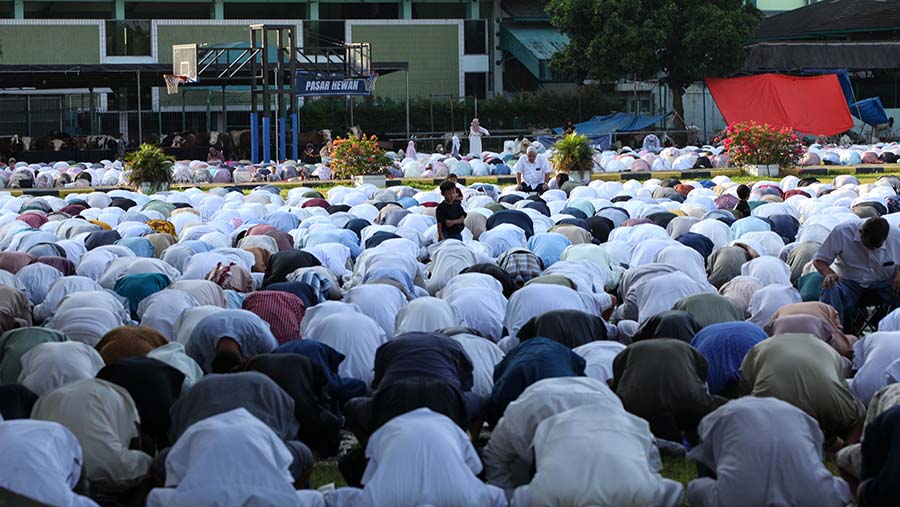 Pemerintah mengingatkan umat Islam saling memahami dan toleransi soal perbedaan tanggal Hari Raya Idul Adha. (Bloomberg Technoz/ Andrean Kristianto)