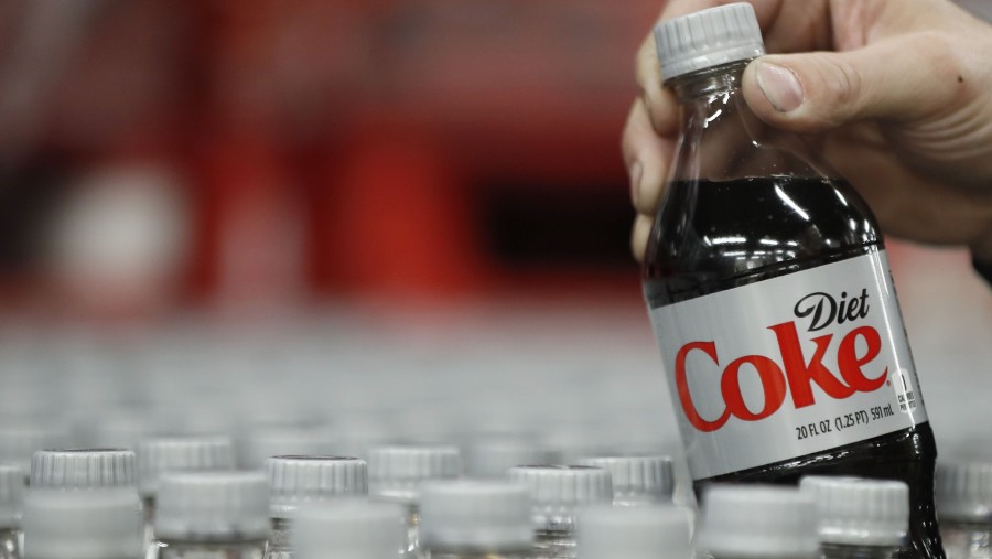Diet coke yang memakai aspartam sebagai pemanis dalam ingredients (Bloomberg)