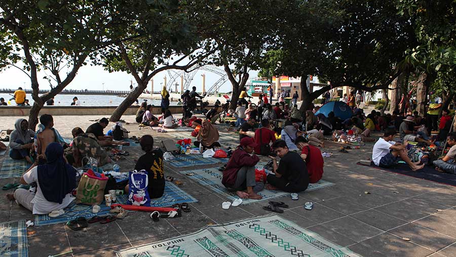 Selain itu wisatawanb juga dapat berkumpul bersama keluarga dengan menggelar tiket. (Bloomberg Technoz/ Andrean Kristianto)