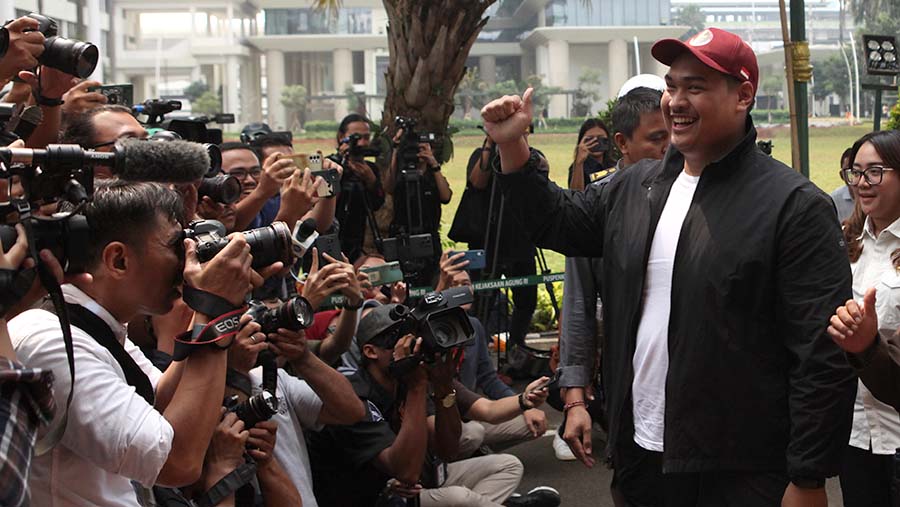 Menpora, Dito Ariotedjo tiba di Kejaksaan Agung (Kejagung), Jakarta, Senin (3/7/2023). (Bloomberg Technoz/ Andrean Kristianto)
