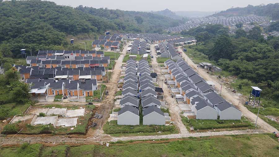 Suasana perumahan subsidi pemerintah di Kawasan Ciseeng Kabupaten Bogor, Jawa Barat, Rabu (5/7/2023). (Bloomberg Technoz/ Andrean Kristianto)