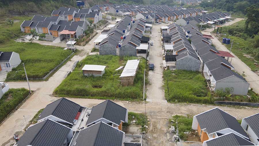 Suasana perumahan subsidi pemerintah di Kawasan Ciseeng Kabupaten Bogor, Jawa Barat, Rabu (5/7/2023). (Bloomberg Technoz/ Andrean Kristianto)