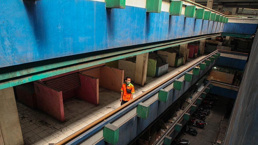 Suasana area Blok G Pasar Tanah Abang, Jakarta, Selasa (11/7/2023). (Bloomberg Technoz/ Andrean Kristianto)