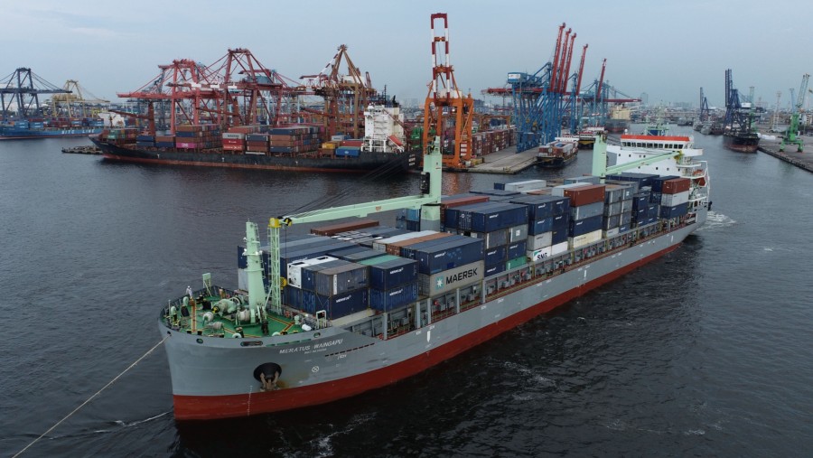 Kapal kontainer milik Meratus Waingapu di Pelabuhan Tanjung Priok, Jakarta./Bloomberg-Dimas Ardian