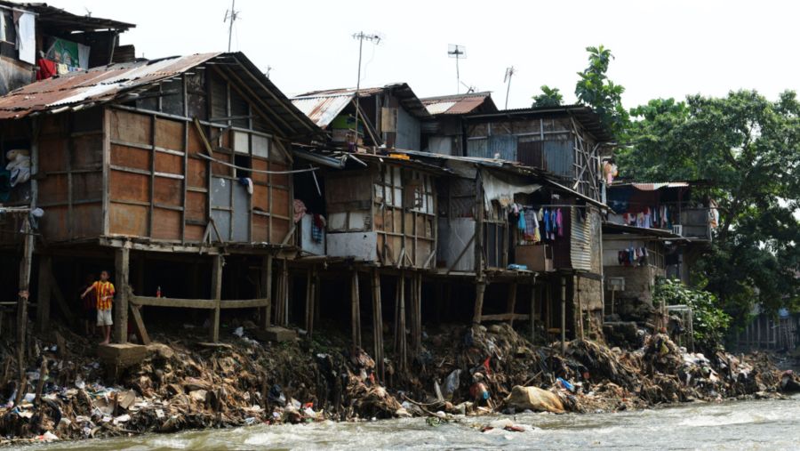 Ilustrasi Pemukiman di Bantaran Sungai Ciliwung, Jakarta (Sumber: Dimas Ardian/Bloomberg)