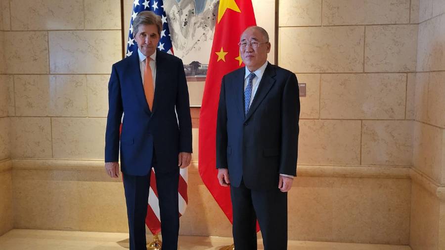 John Kerry dan Xie Zhenhua bertemu di Beijing pada 17 Juli. (Fotografer: Jennifer A. Dlouhy/Bloomberg)