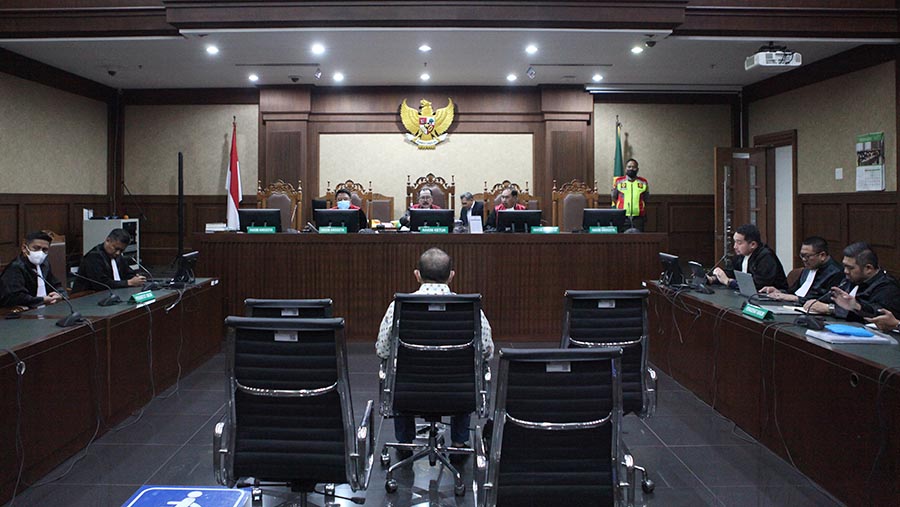 Mantan Dirut Bakti Kominfo, Anang Achmad Latif sidang korupsi BTS 4G di Pengadilan Tippikor, Selasa (18/7/2023) (Bloomberg Technoz/Andrean Kristianto)