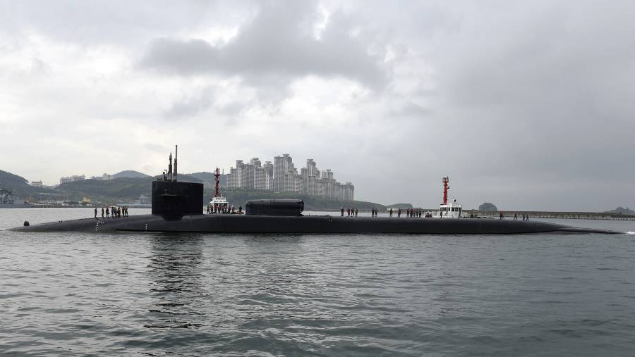 Kapal selam USS Michigan yang tiba di Busan, Korea Selatan pada 2017. (Sumber: Bloomberg)