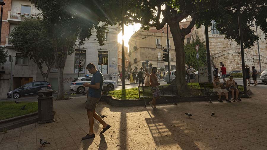 Gelombang panas bernama Charon menunjukkan suhu mencapai 50 derajat celcius di pulau Sardinia, Italia, Selasa (18/7/2023). (Francesca Volpi/Bloomberg)