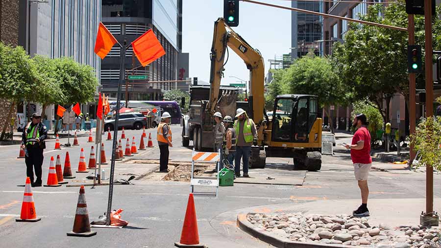 Phoenix juga memecahkan rekor suhu rata-rata harian pada hari Rabu dengan pembacaan 108 derajat. (Caitlin O'Hara/Bloomberg)