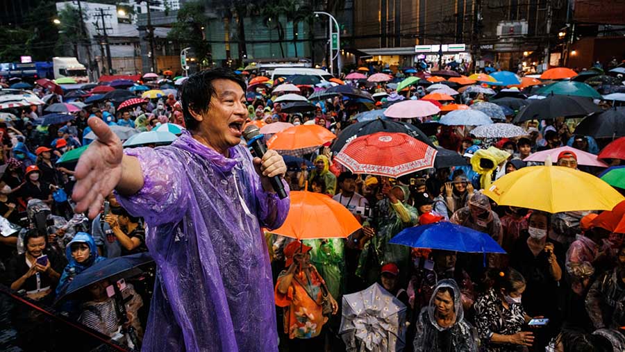 Demo tersebut sebagai bentuk dukungan kepada Pita Limjaroenrat setelah dijegal untuk memimpin pemerintahan berikutnya. (Andre Malerba/Bloomberg)