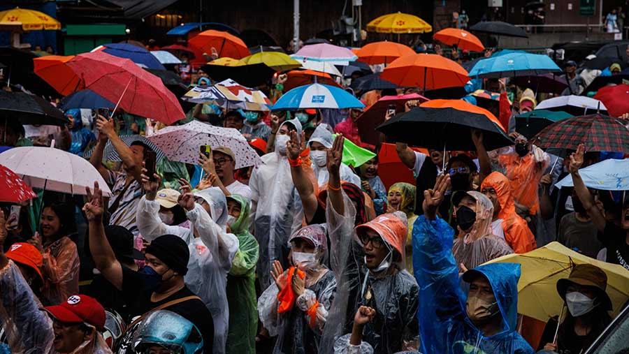 Parlemen Thailand melarang Pita Limjaroenrat mencalonkan diri sebagai perdana menteri. (Andre Malerba/Bloomberg)