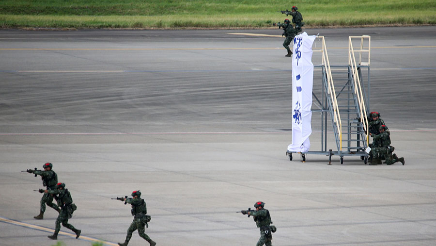 Simulasi serangan ini berlangsung selama 30 menit dan berakhir ketika militer Taiwan berhasil membersihkan pasukan musuh. (I-Hwa Cheng/Bloomberg)