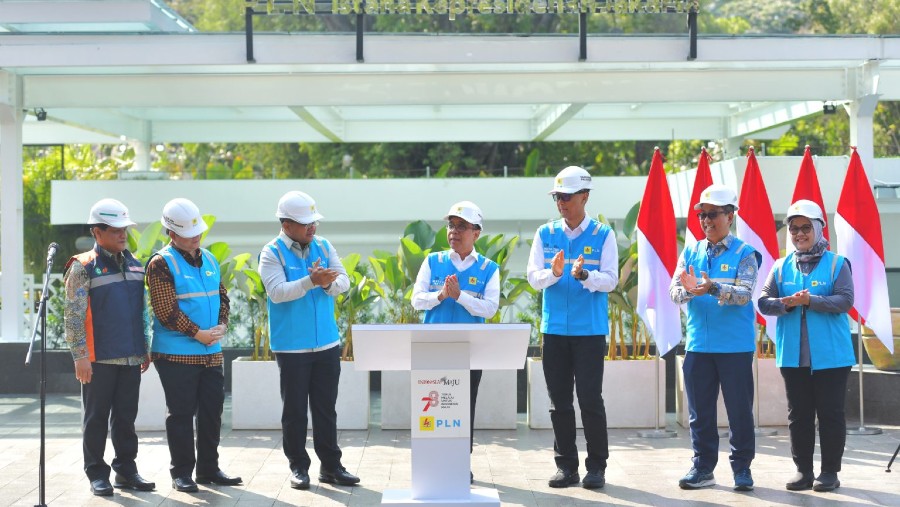 Mensesneg Pratikno meresmikan Revitalisasi Kelistrikan Istana Kepresidenan Jakarta (Humas Setkab/Agung)