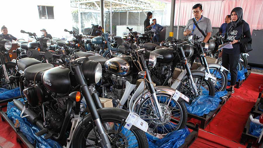 Motor Royal Enfield yang dilelang tersebut dalam keadaan off the road atau belum ada STNK dan BPKB. (Bloomberg Technoz/Andrean Kristianto)