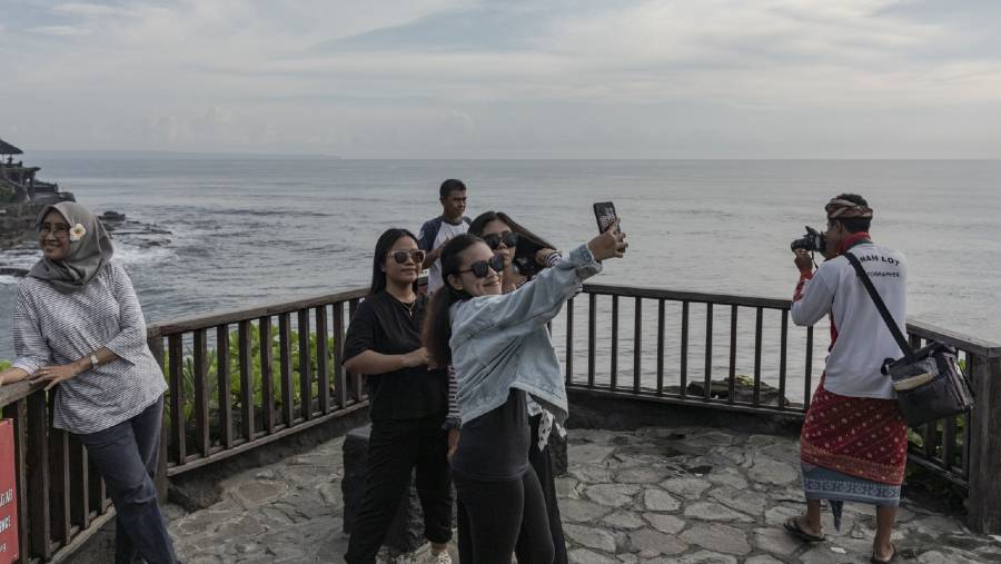 Potret wisatawan di Bali. (Sumber: Bloomberg)