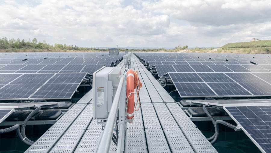 Baywa adalah produsen fotovoltaik terapung terkemuka di Eropa. (Michaela Nagyidaiova/Bloomberg)